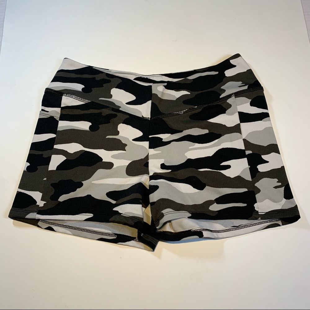 Med. La Senza camo print active spandex shorts